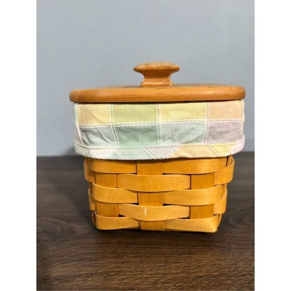 Longaberger basket with lid and pastel plaid fabric liner 2001 - Picture 8 of 10